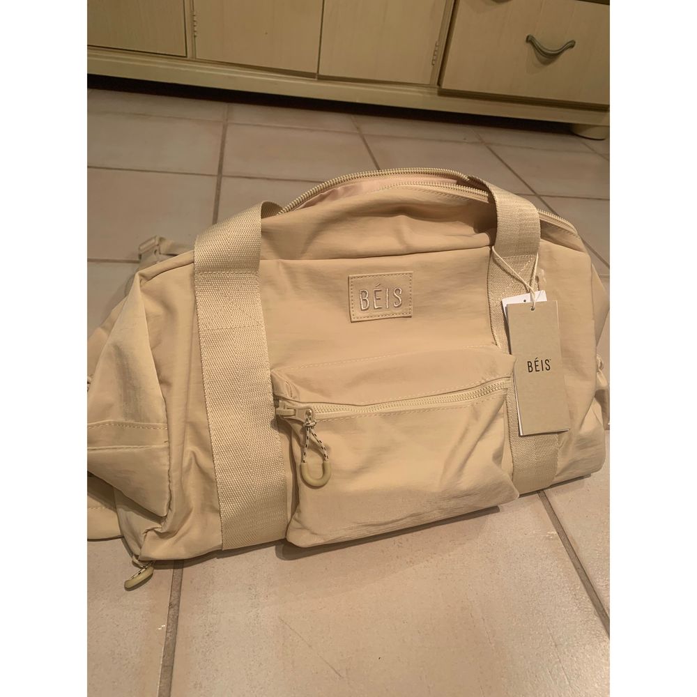 BEIS NWT Convertible Sport Duffle Backpack Bag in Beige